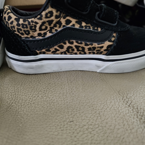 Vans Kids Sneakers with Leopard and Black Design Super Cute - Picture 1 of 3